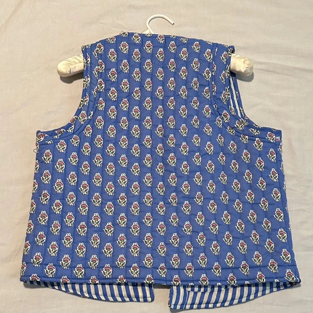 Blue Floral Quilted Vest - Women's Sleeveless Jacket - Picture 6 of 12